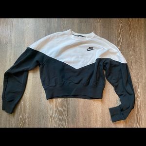 Nike Cropped Sweatshirt